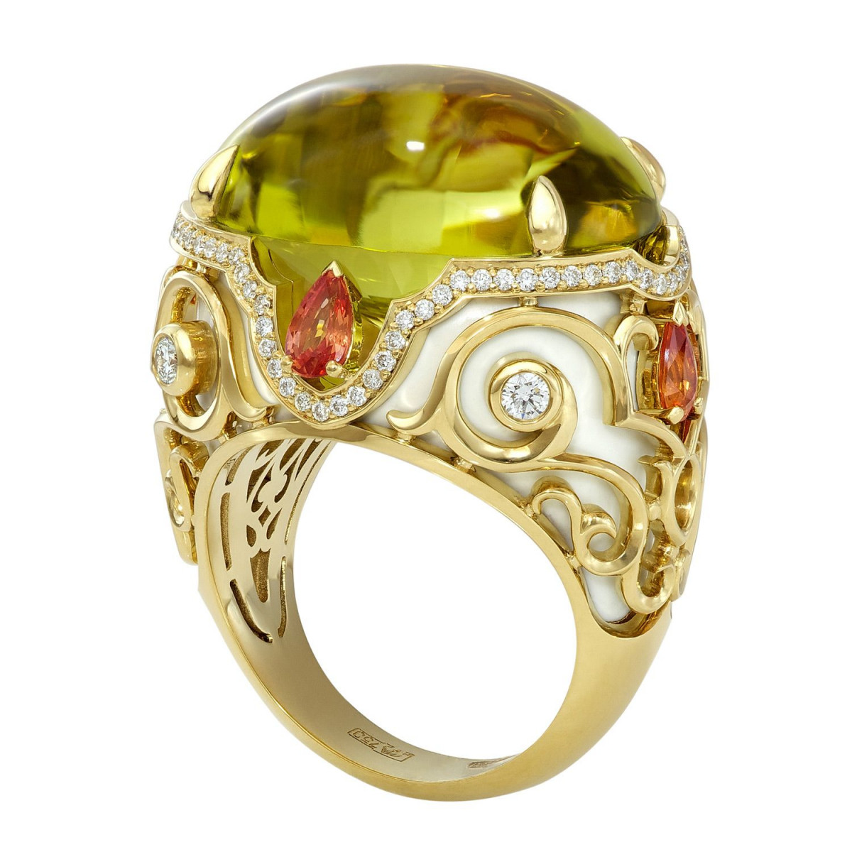 Золотое кольцо с драгоценными камнями